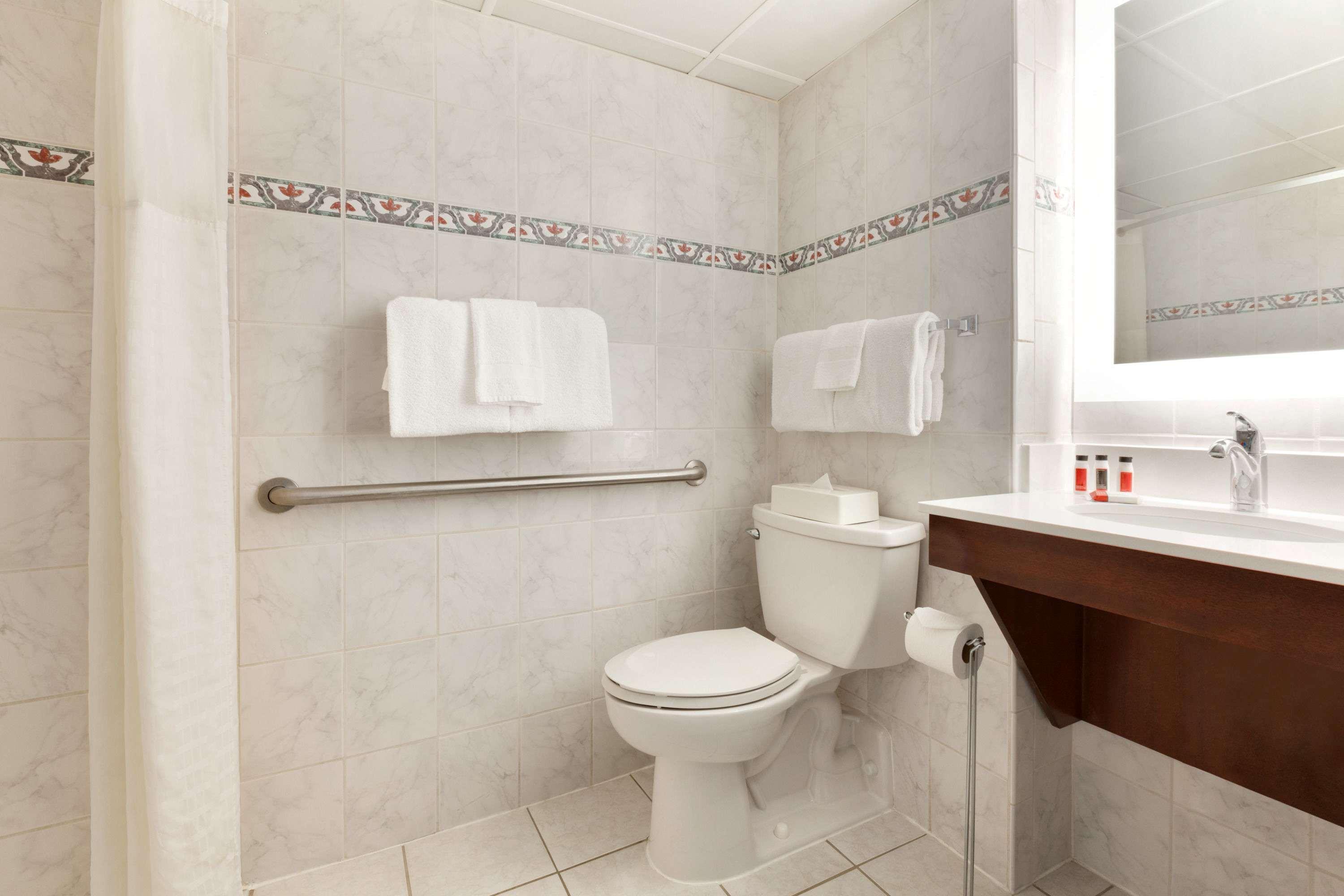 Howard Johnson Plaza By Wyndham Ocean City Oceanfront Екстериор снимка