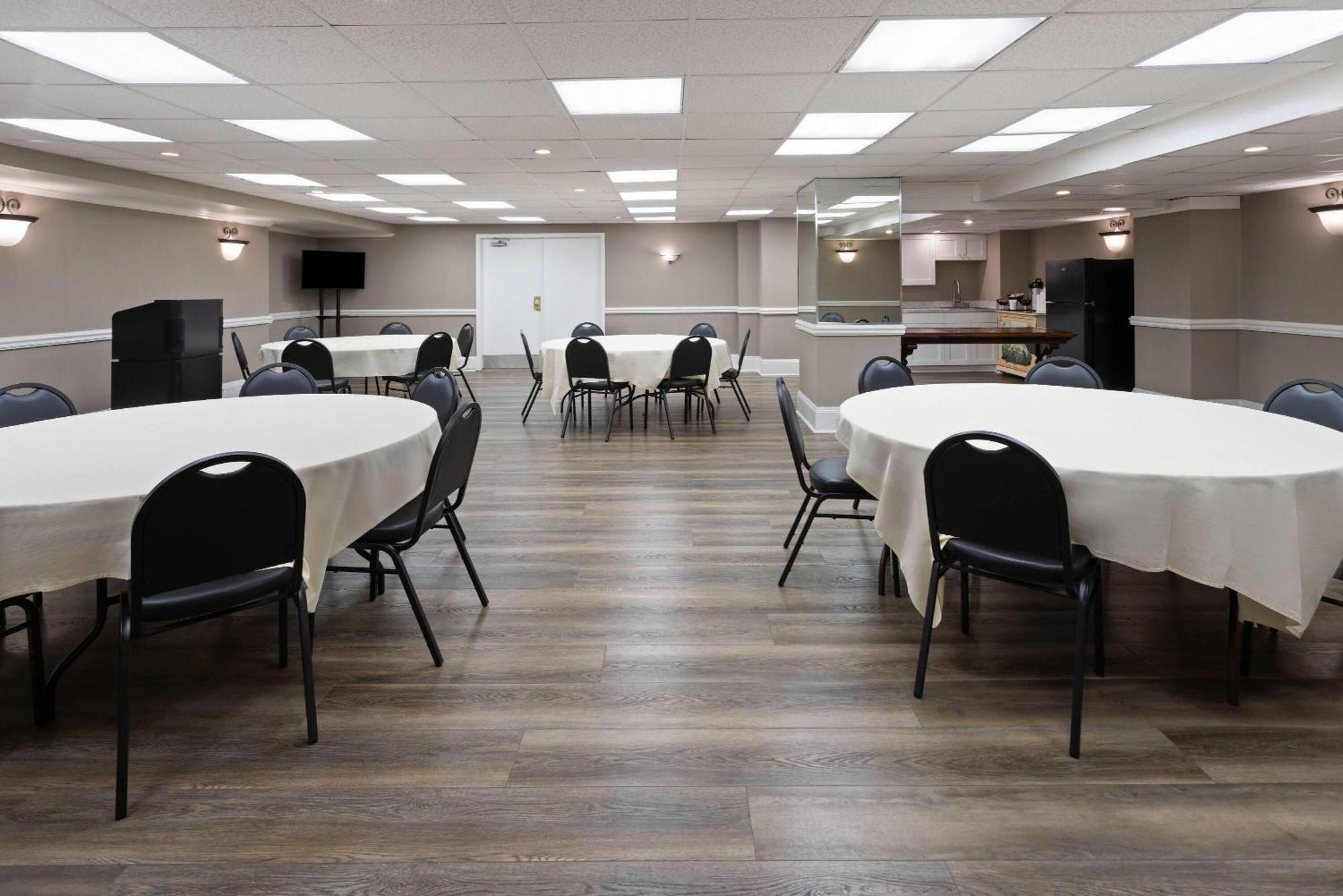 Howard Johnson Plaza By Wyndham Ocean City Oceanfront Екстериор снимка