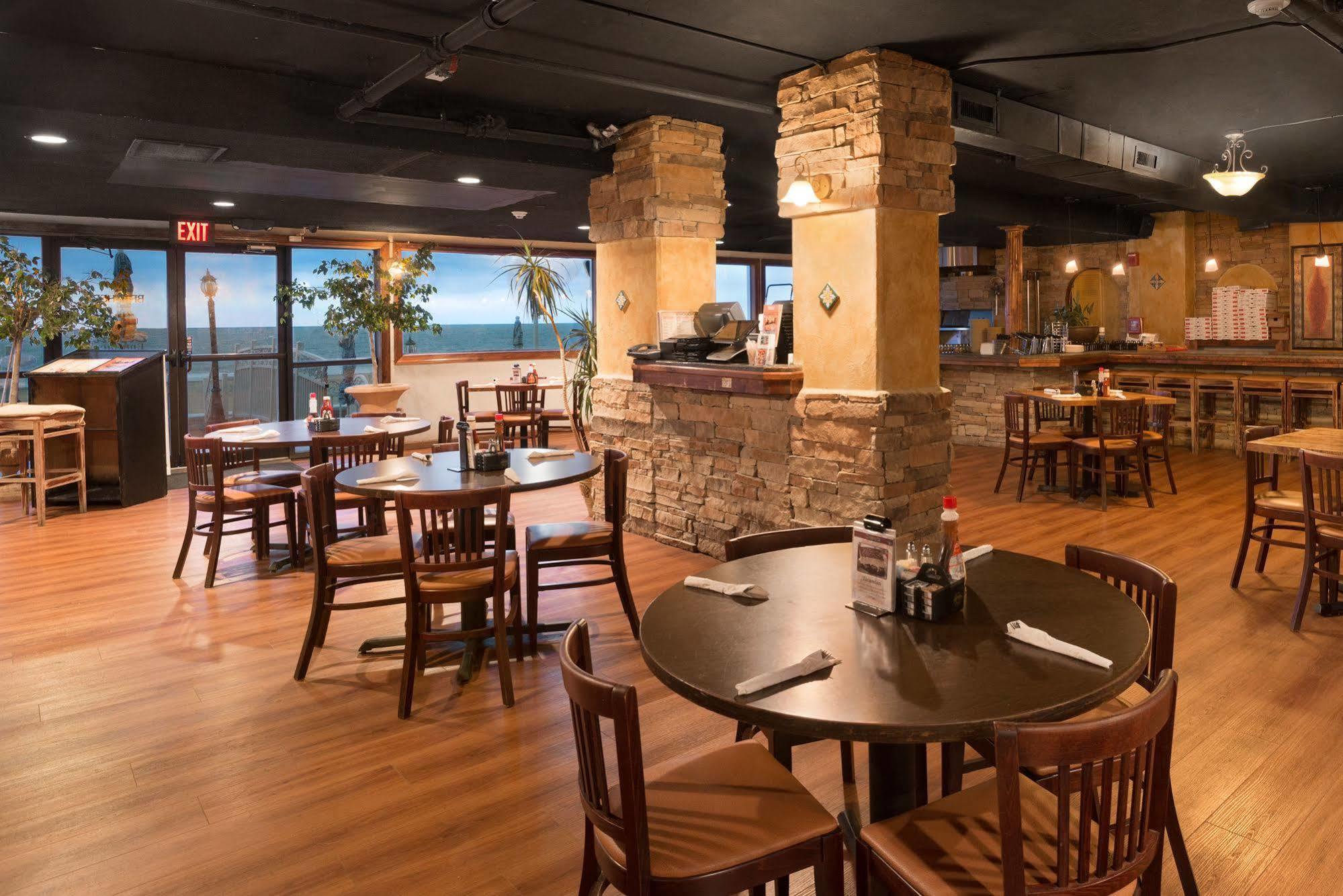 Howard Johnson Plaza By Wyndham Ocean City Oceanfront Екстериор снимка