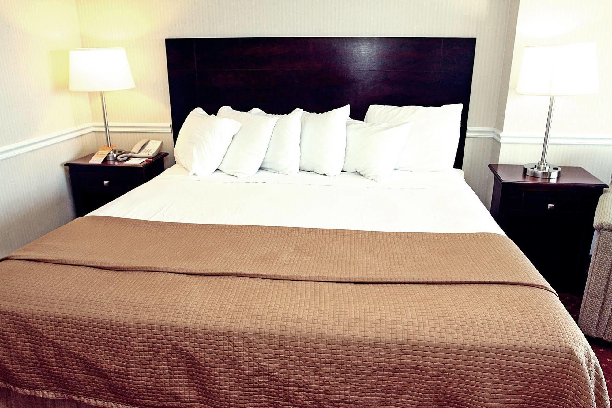 Howard Johnson Plaza By Wyndham Ocean City Oceanfront Екстериор снимка